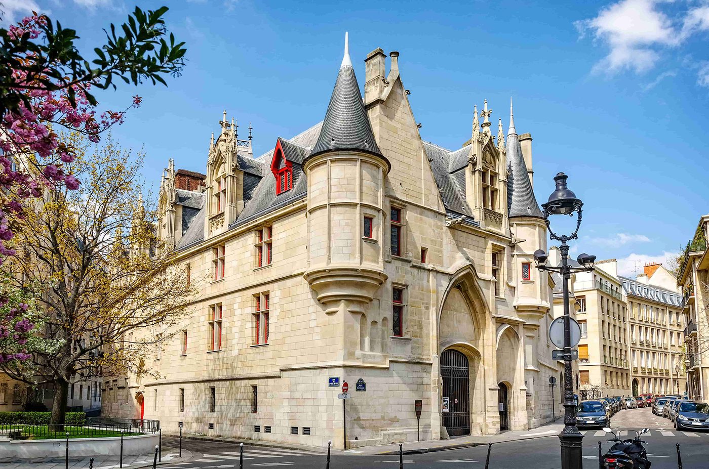 Meeting point and practical info for the Paris walking tour
